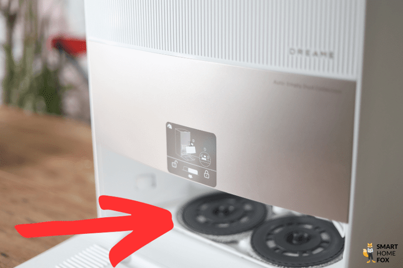 Салфетки Dreame L20 Ultra оставлены на станции.